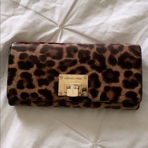 Michael Kors leopard wallet